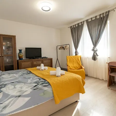 Two-bedroom Rea In * 罗维尼