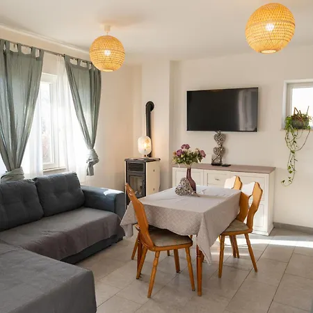 Two-bedroom Rea In 公寓 *