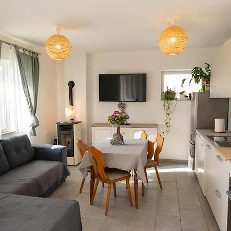 Two-bedroom Rea In * 罗维尼